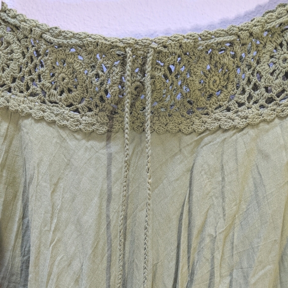 Sold🔴NWOT avocado green crochet waist crinkle midi skirt - Picture 4 of 9